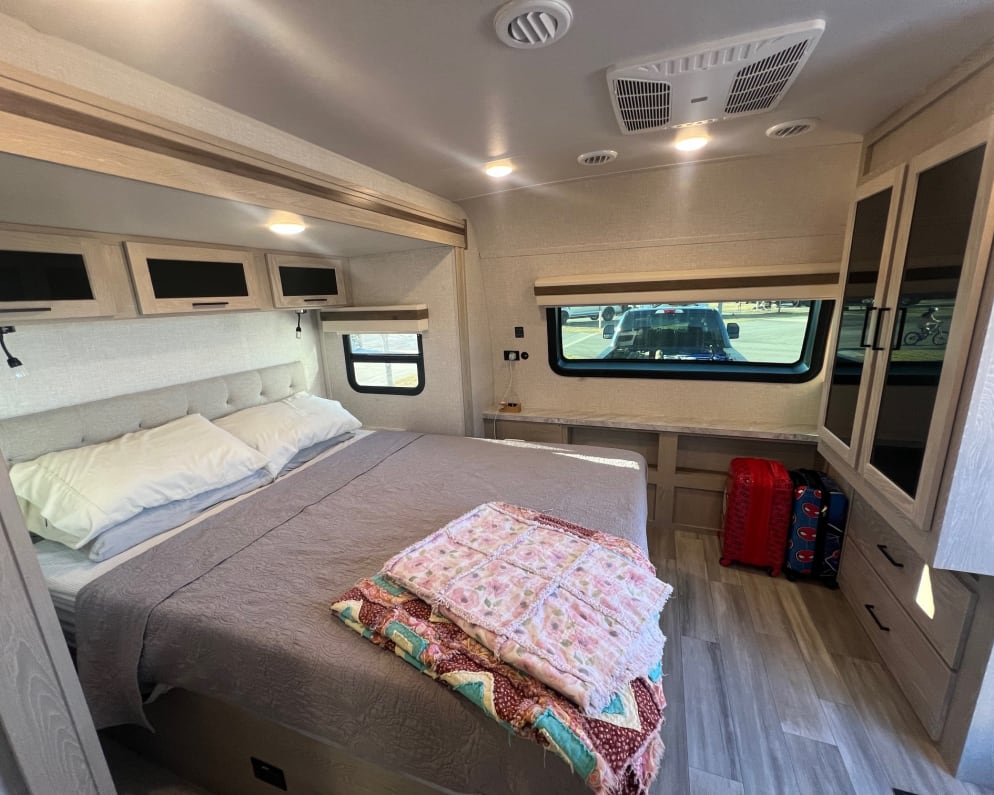 2023 Rockwood Ultra Lite  by Forest River for rent in 35640