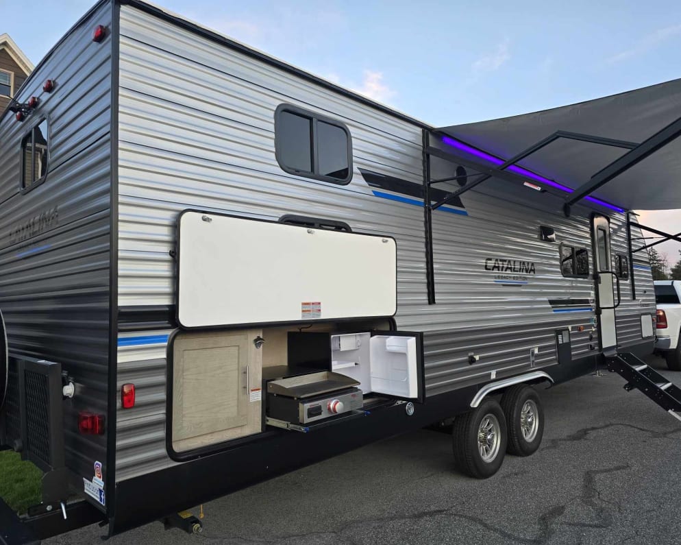 2023 Catalina Legacy 293QBCK  by Coachmen for rent in 17202-7410