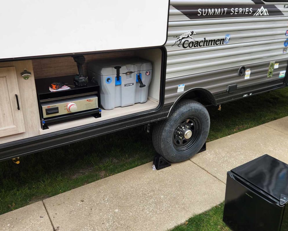 2024 Coachmen Catalina Summit  by Forest River for rent in 60634