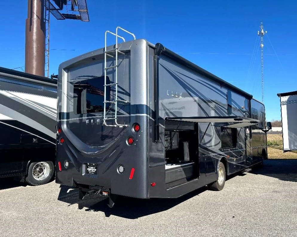 2024 Fleetwood Flex available for rent in Las Vegas Nevada