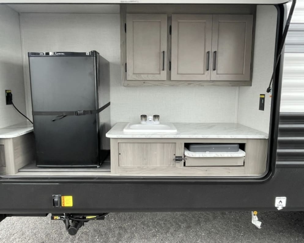 2024 HIDEOUT 31BRD  by Keystone RV for rent in 48150