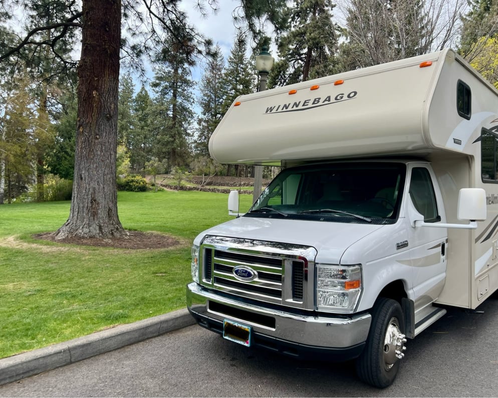 2017 Minnie Winnie  by Winnebago for rent in 97703