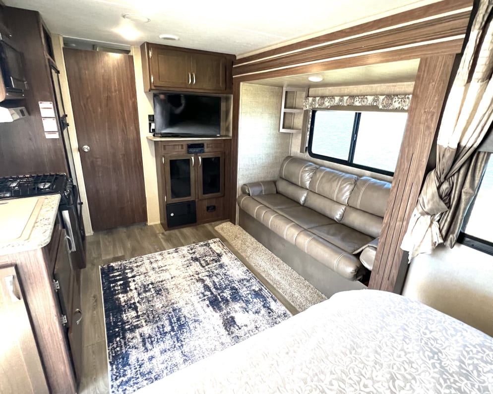 2018 Dutchmen Coleman Light Travel Trailer for rent in Gainesville Texas