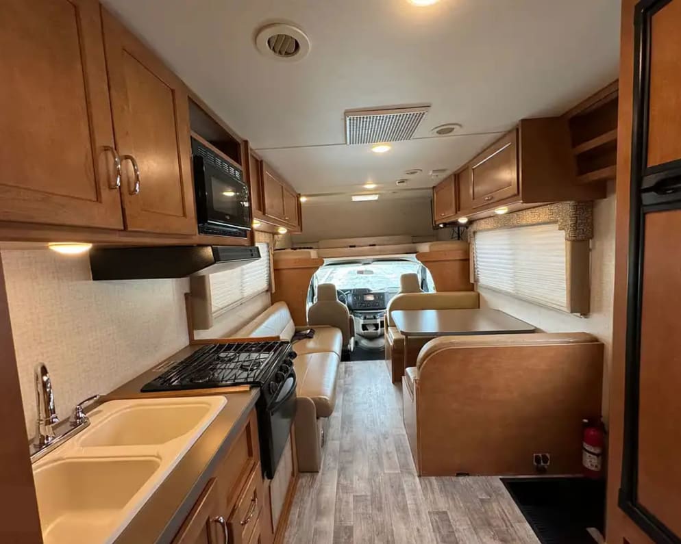 2017 Winnebago Minnie Winnie Class C for rent in Bonita California