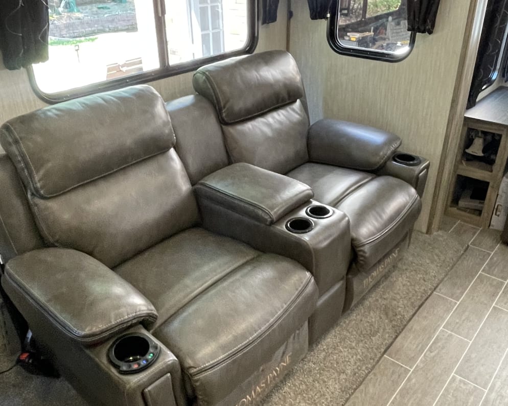2022 Cherokee Alpha Wolf  by Forest River for rent in 28303