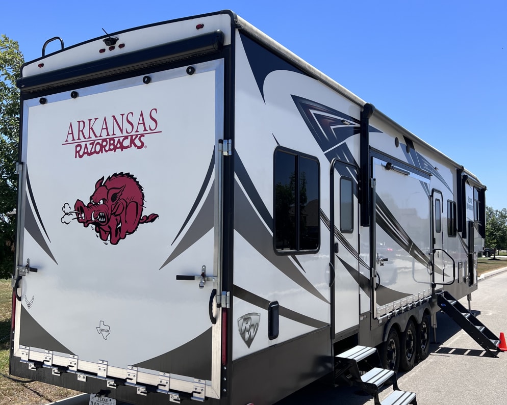 2021 Heartland RVs Road Warrior Toy Hauler Fifth Wheel for rent in Marion Texas