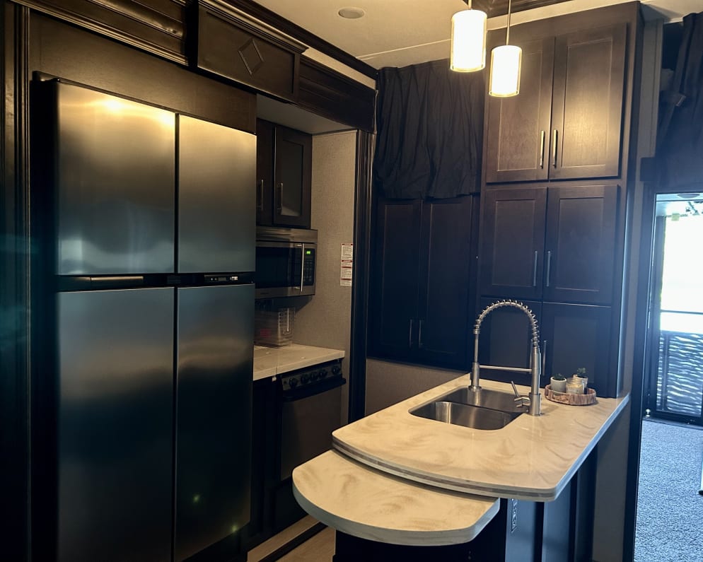 2017 Raptor Raptor Fifth Wheel for rent in ANTWERP Ohio