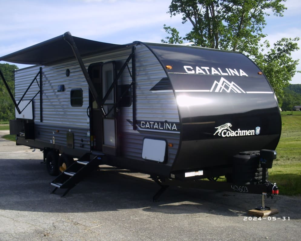 2024 COACHMAN CATALINA 261BHS
