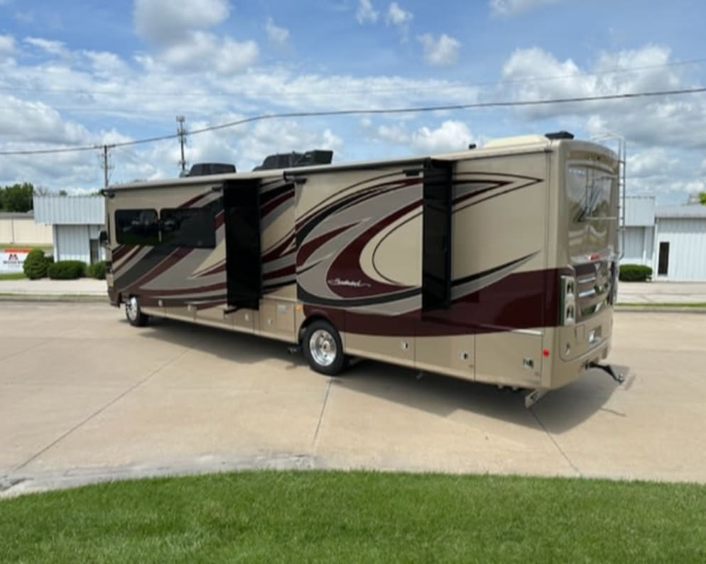2018 Southwind 37H  by Fleetwood for rent in 65201