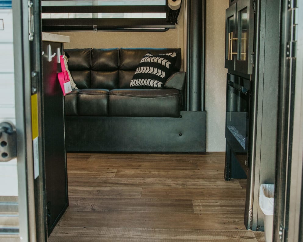 2022 Cherokee Grey Wolf  by Forest River for rent in V0X 1X0