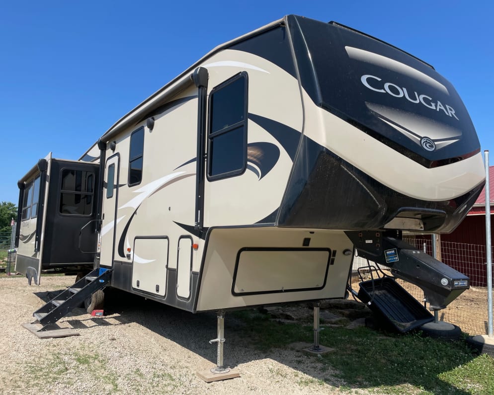 2019 Keystone RV Cougar available for rent in Overbrook Kansas