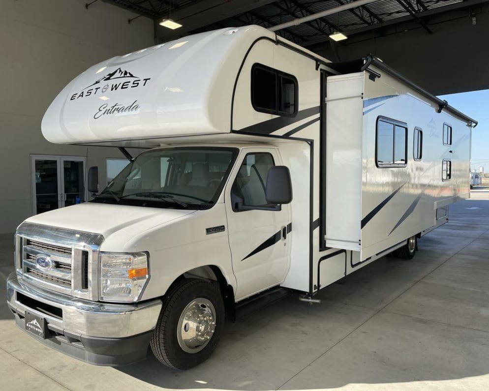 2024 Class C RV for Rent in Maineville, Ohio
