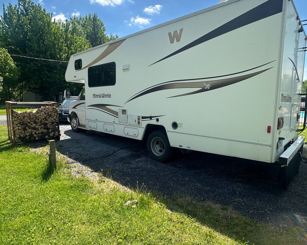 2013 minnie winnie  by Winnebago for rent in H8R 3E5