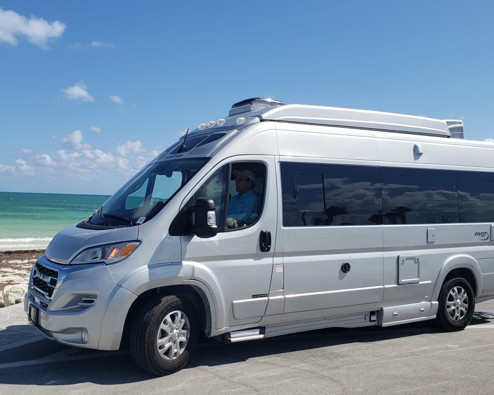 2024 Roadtrek PIVOT SLUMBER