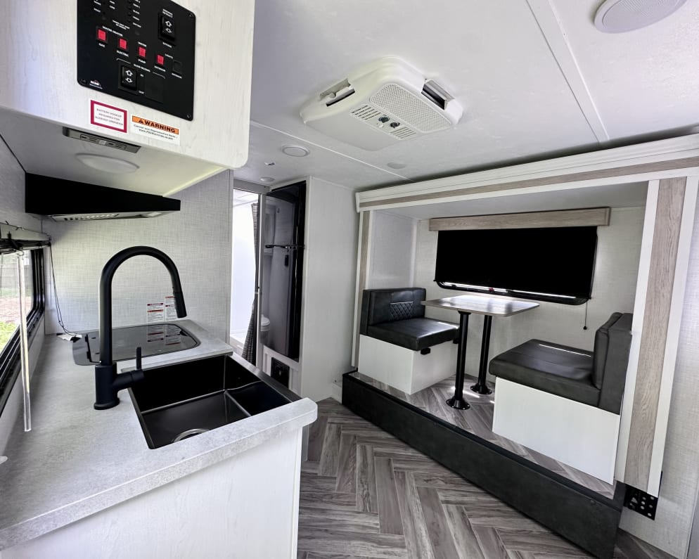 2023 Dutchmen Coleman Rubicon Travel Trailer for rent in Augusta Kansas