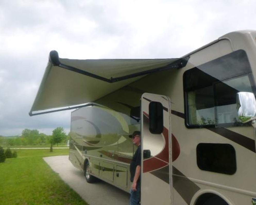 2015 Hurricane  by Thor for rent in 53081