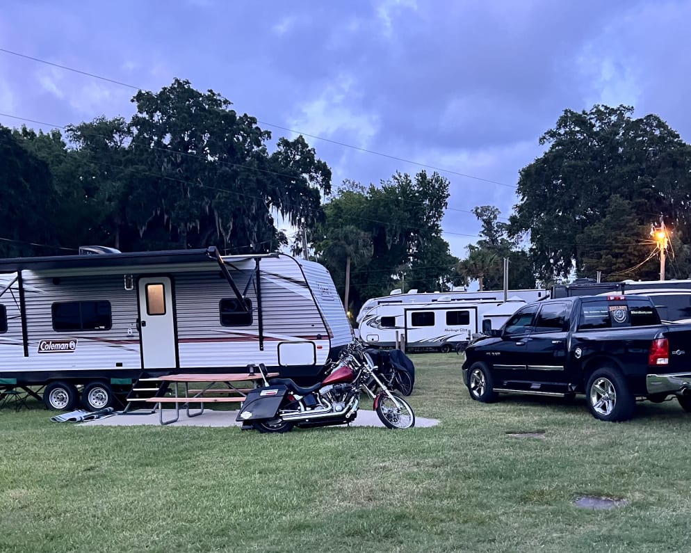 2020 Coleman Lantern Toy Hauler Series M-250TQ- Pet Friendly + 6 person tent