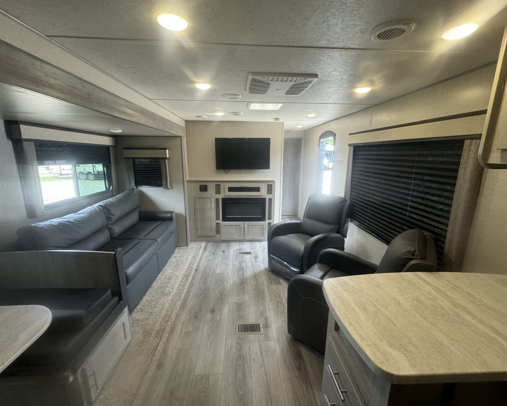 2022 Catalina  by Forest River for rent in 71901