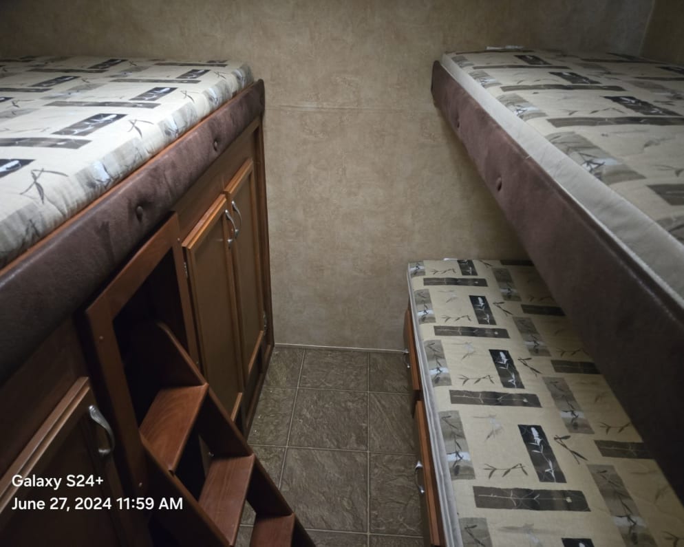2011 Eagle Super Lite  by Jayco for rent in 45304