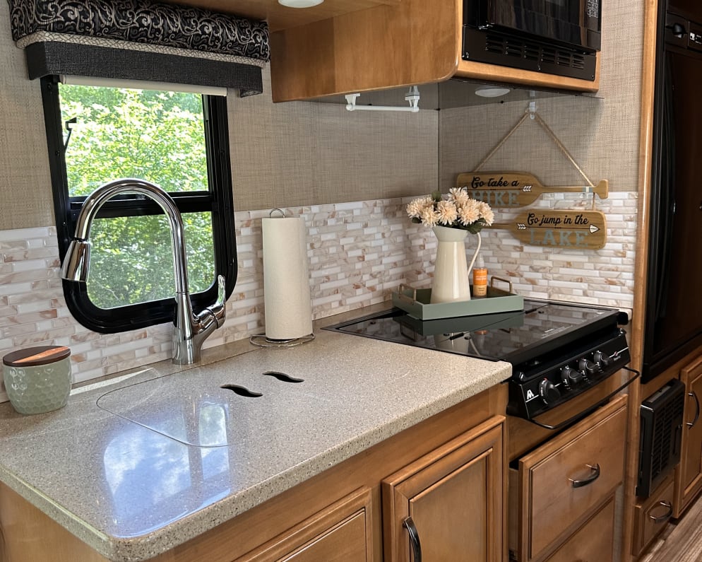 2018 Quantum  by Thor for rent in 52722