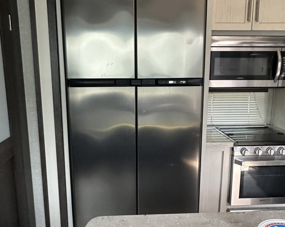 Toy Hauler RV for Rent in Pleasant Hill, Iowa