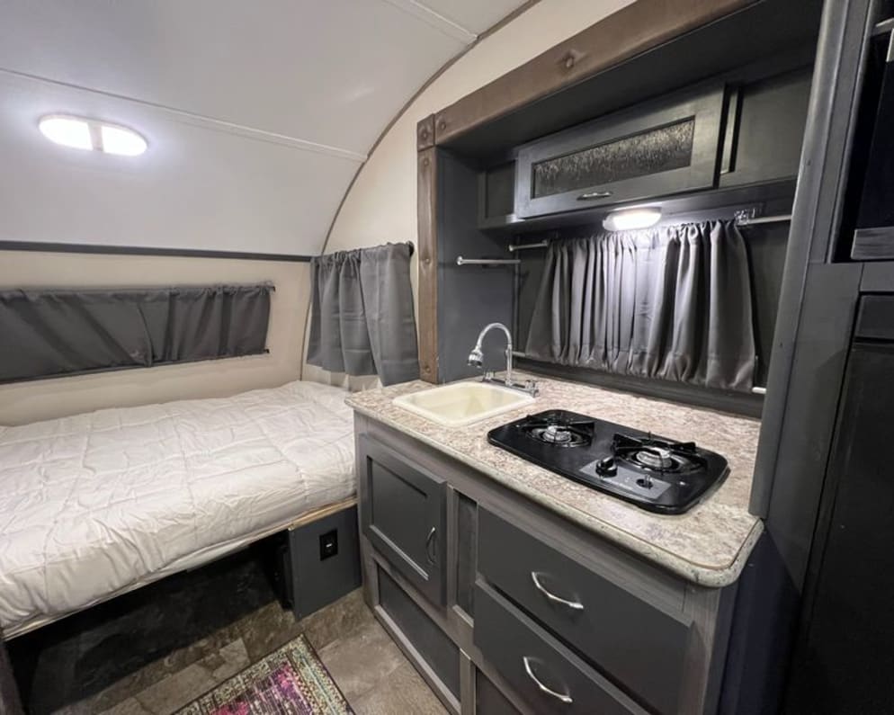 2017 R-Pod Hood River Edition available for rent in Bend Oregon