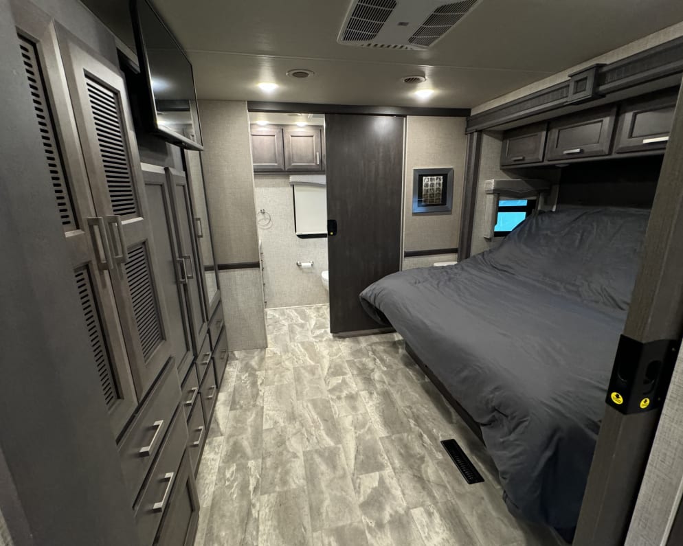 2023 Thor Motor Coach CHALLENGER 37DS available for rent in Oxnard California