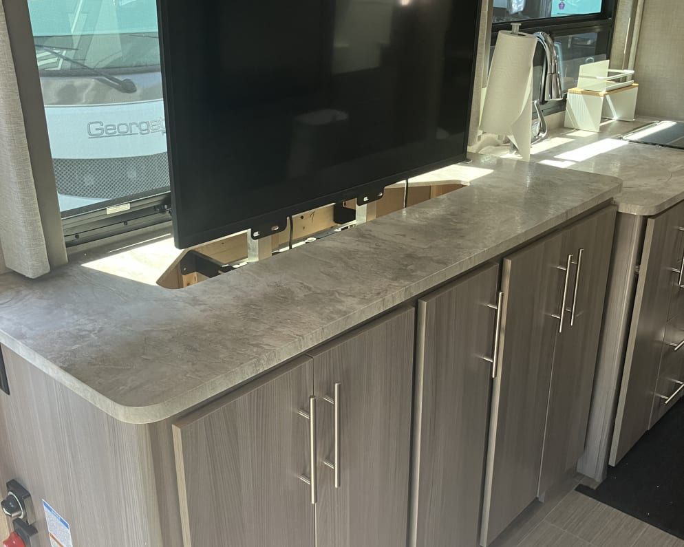 2022 Thor Motor Coach Compass available for rent in Oxnard California
