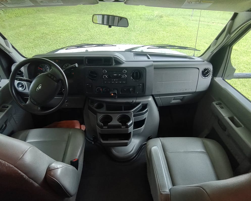 2019 Four Winds Majestic  by Thor Motor Coach for rent in 28759