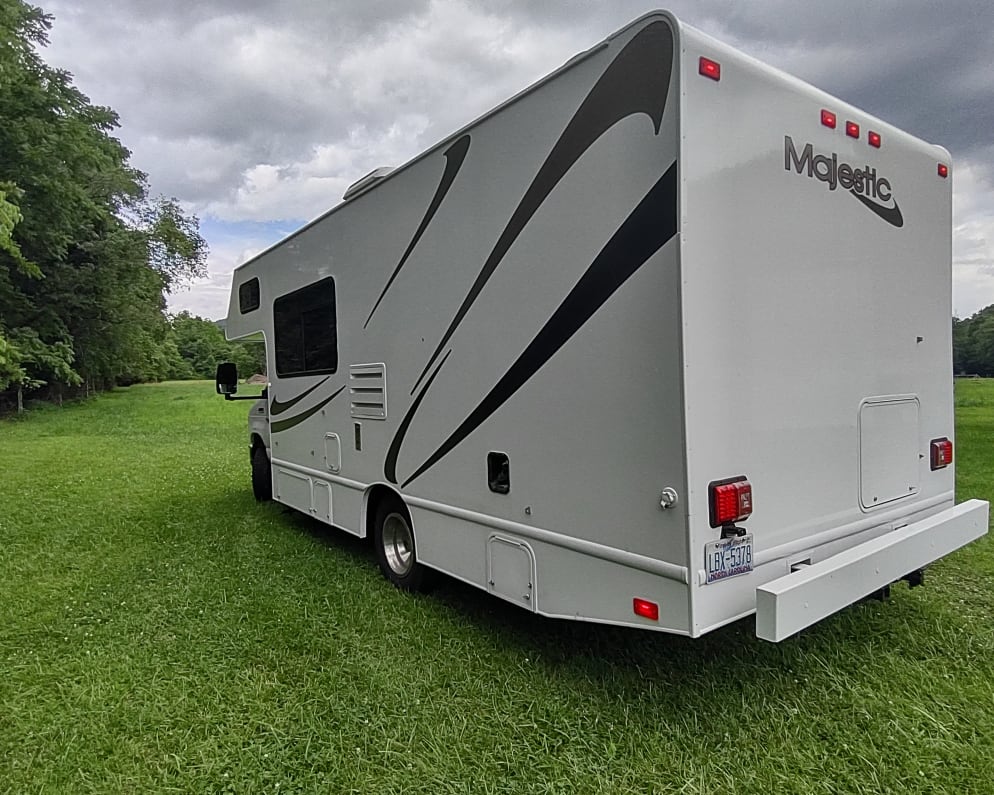 2019 Thor Motor Coach Four Winds Majestic Class C for rent in Mills River North Carolina