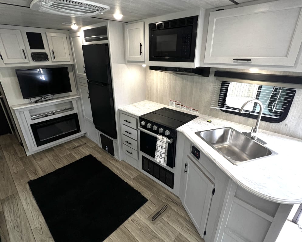2024 Genesis Supreme 27RLS available for rent in Wildomar California
