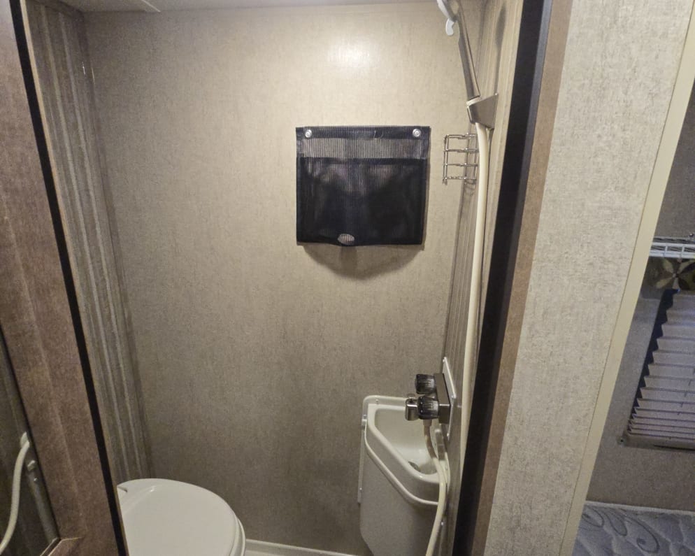 2017 Satellite  by Starcraft for rent in 24549