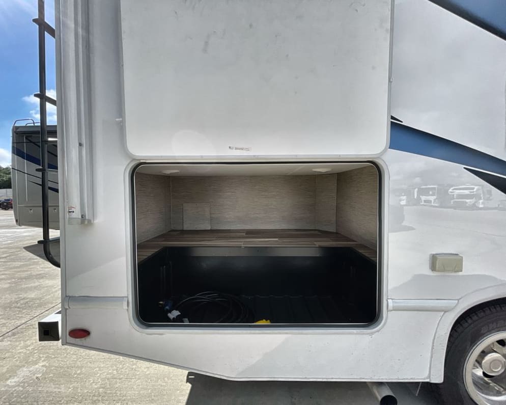 2024 Freedom Elite  by Thor Motor Coach for rent in 35094