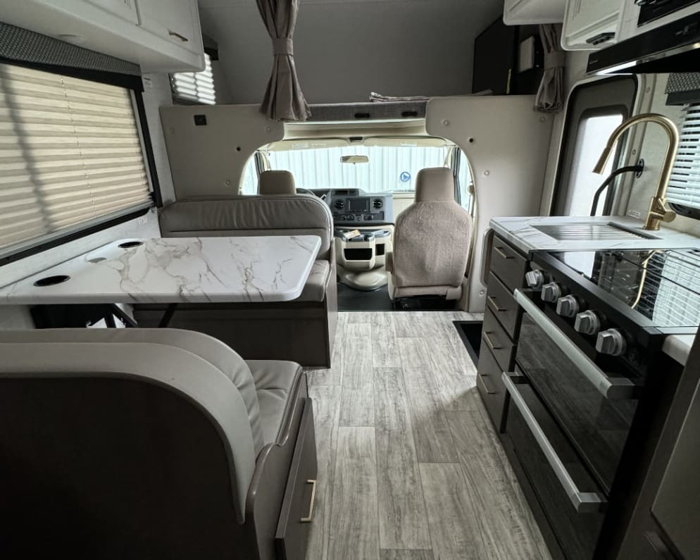 2024 Thor Motor Coach Freedom Elite