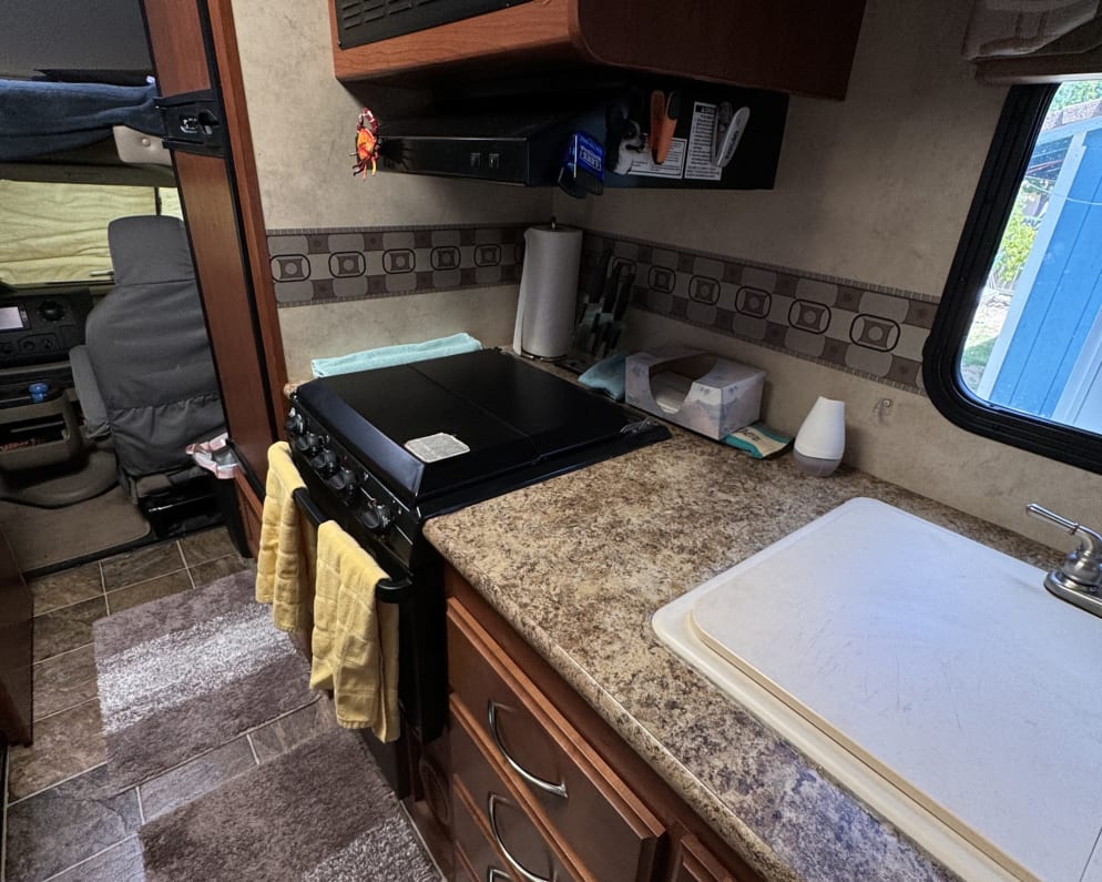 2014 Thor Motor Coach Four Winds available for rent in Sacramento California