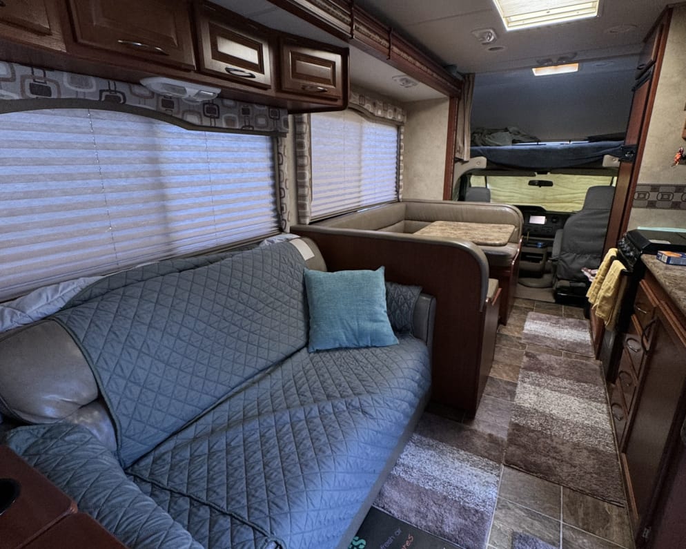 2014 Four Winds  by Thor Motor Coach for rent in 95822