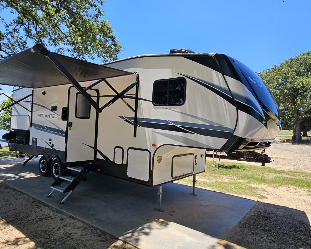 2023 Crossroads Volante Fifth Wheel for rent in Rowlett Texas