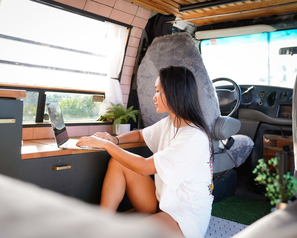 2000 Ford Econoline 150 Truck Camper for rent in Honolulu Hawaii