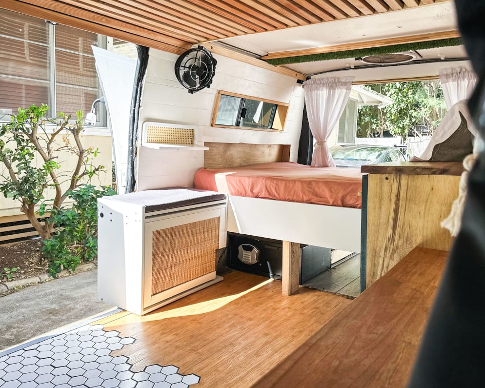 2000 Ford Econoline 150 available for rent in Honolulu Hawaii