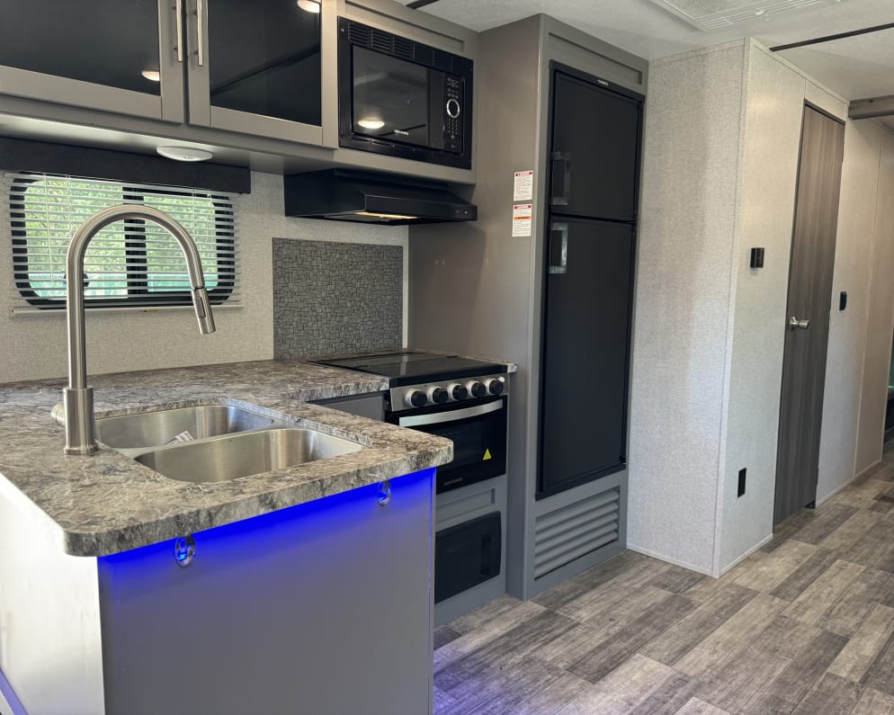 2020 Volante  by Crossroads RV for rent in 95354