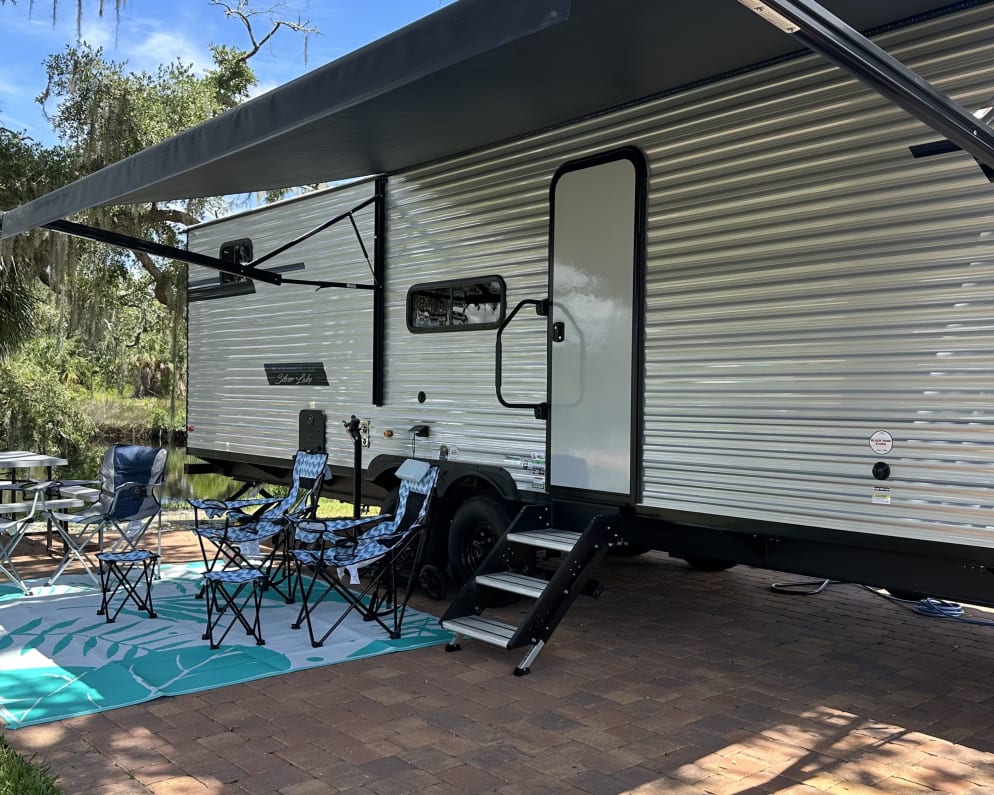 2025 Silver Lake 3250QB  by East to West for rent in 33615
