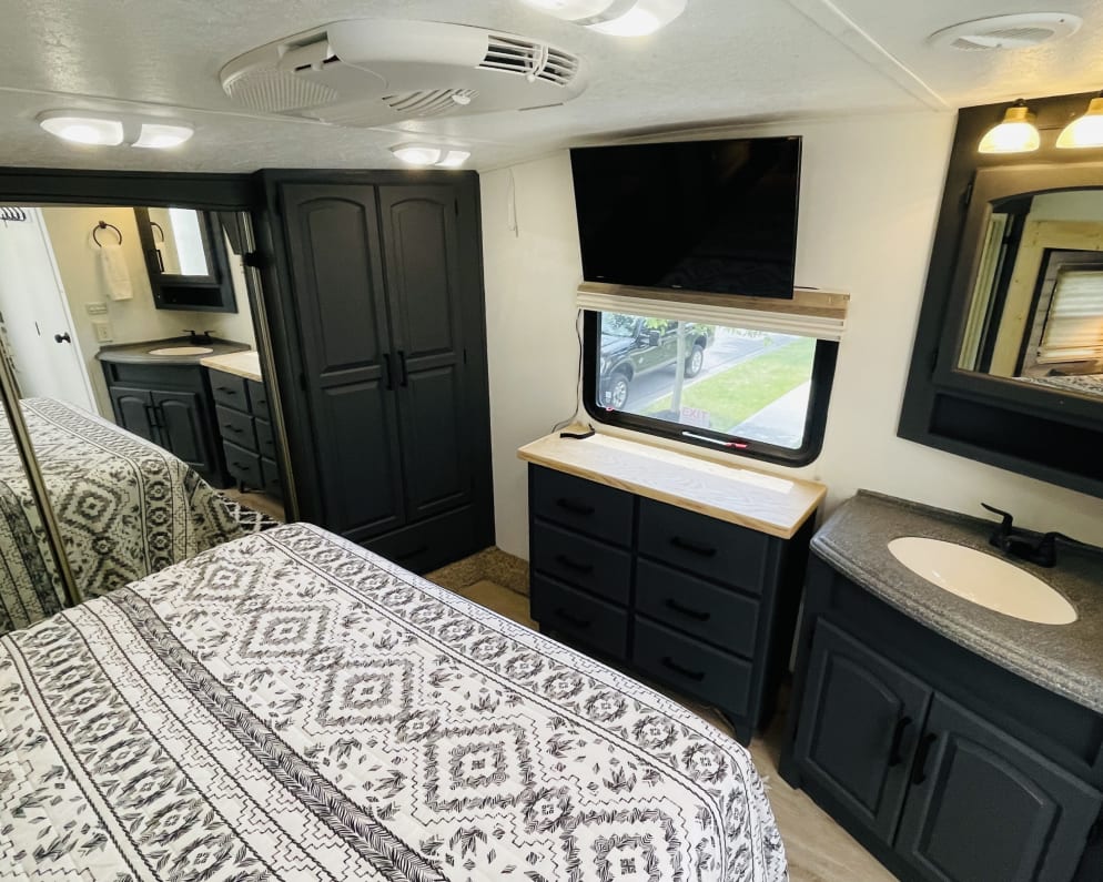 2010 Montana Hickory  by Keystone RV for rent in 43064