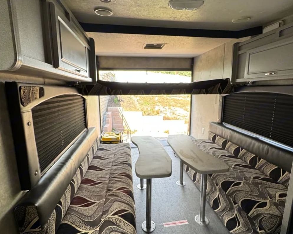 2009 Weekend Warrior 1800sxfk Toy Hauler for rent in Palmdale California
