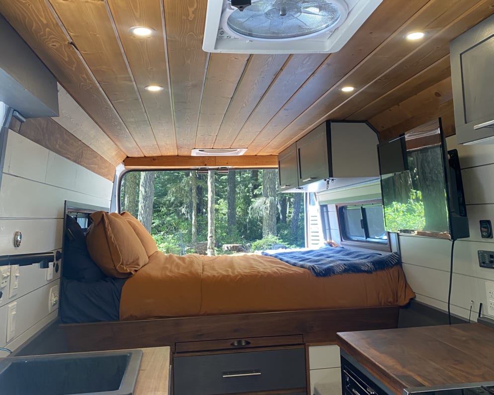 Class B RV for Rent in Portland, Oregon