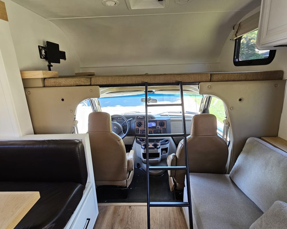 2015 Four Winds  by Thor for rent in 95826