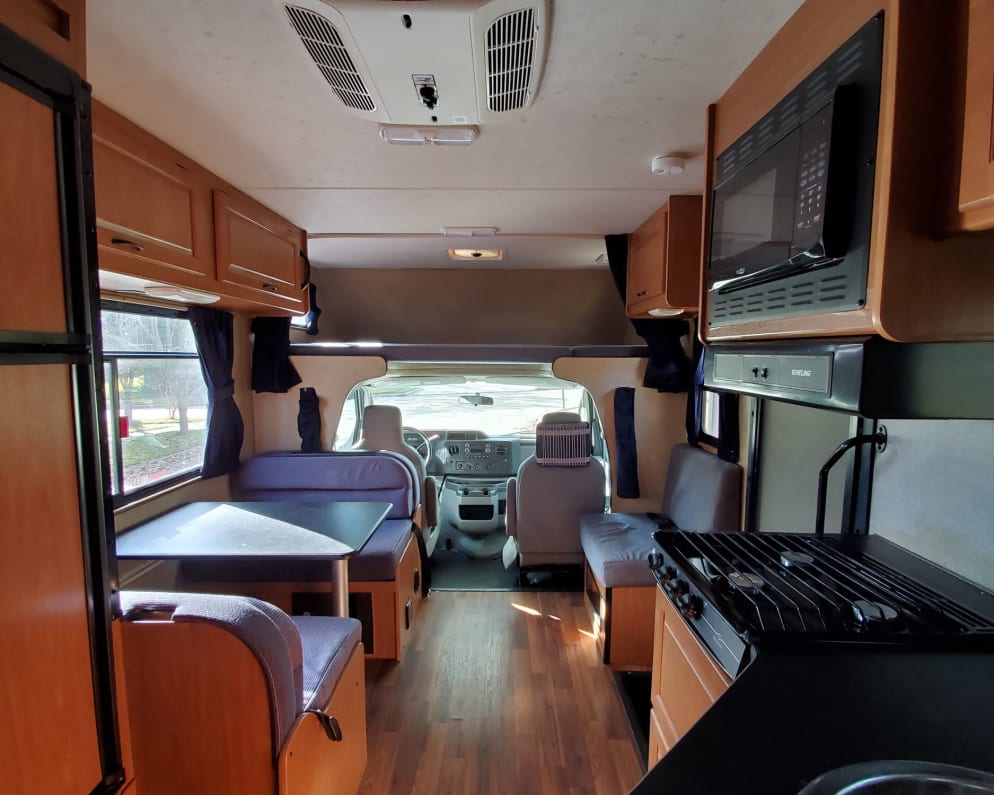 2016 Thor Motor Coach Four Winds Majestic available for rent in Houston Texas