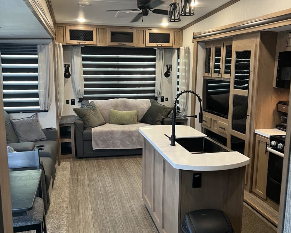 2023 Sabre  by Forest River for rent in 34613