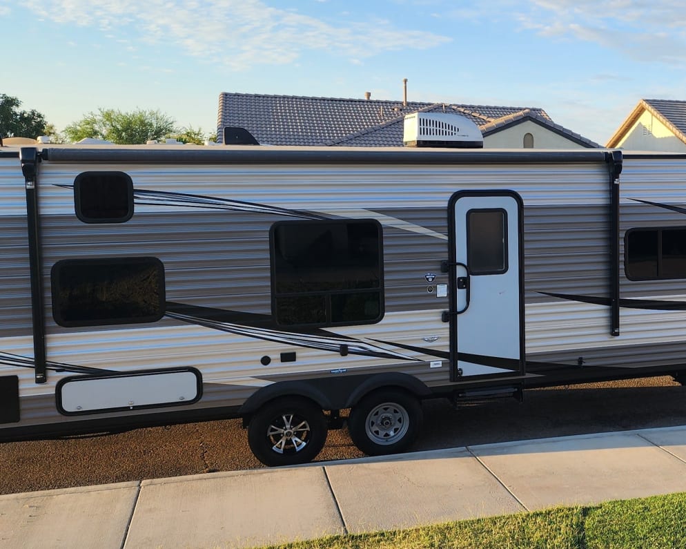 Travel Trailer RV for Rent in Adelanto, California