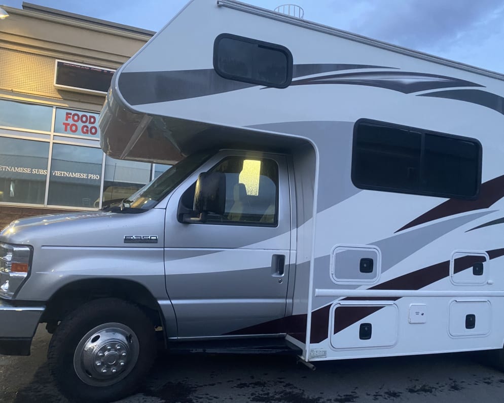 2017 Adventurer Adventurer Motorhome Class C for rent in Calgary Alberta