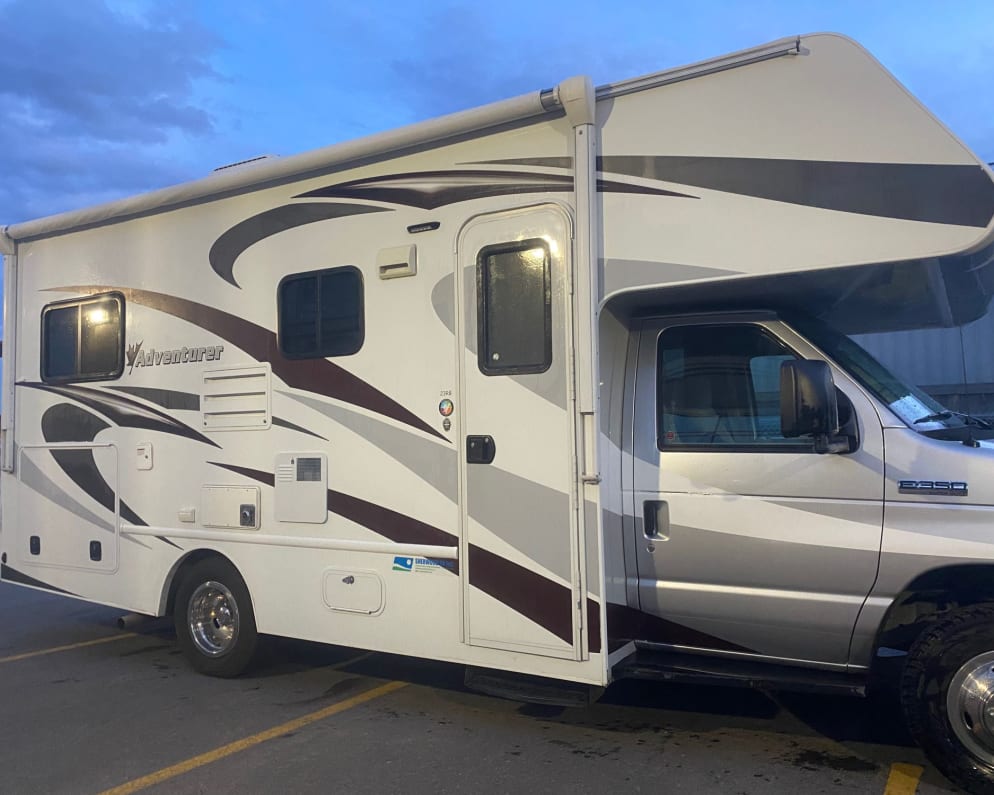 2017 Adventurer Motorhome  by Adventurer for rent in T2E 4X4